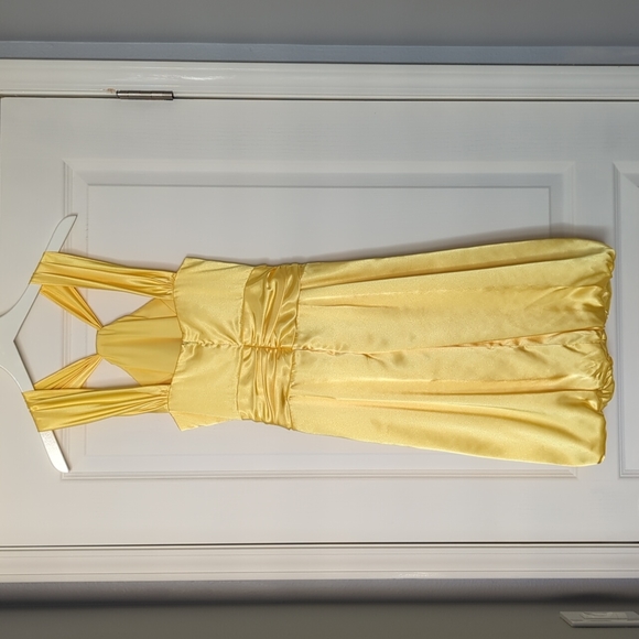 Yellow Dress with Pockets - Picture 2 of 4